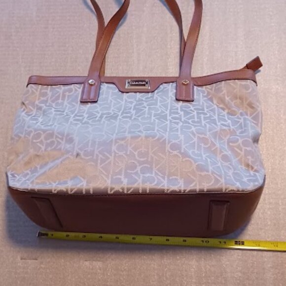 Calvin Klein large brown, tan suede leather shoulder handbag with 7 compartments - Picture 8 of 9